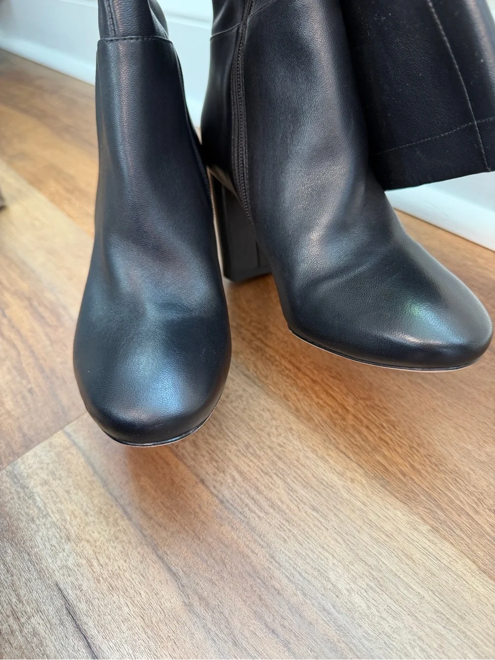 Vince Women's Bexley Knee High Boots size 5